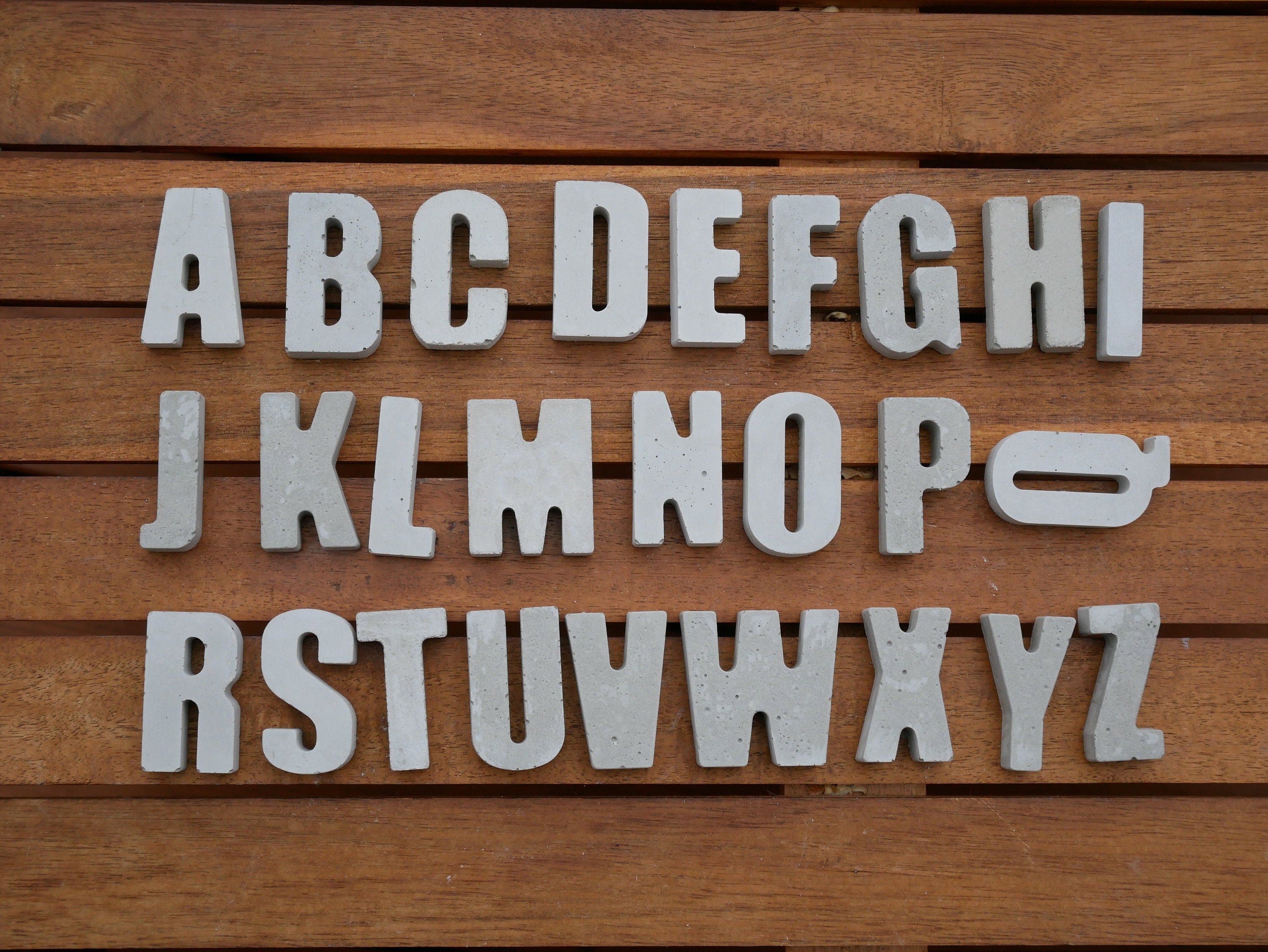 Buchstabenleiste, Betonbuchstaben, Dekoration, Fensterdekoration, Geschenk