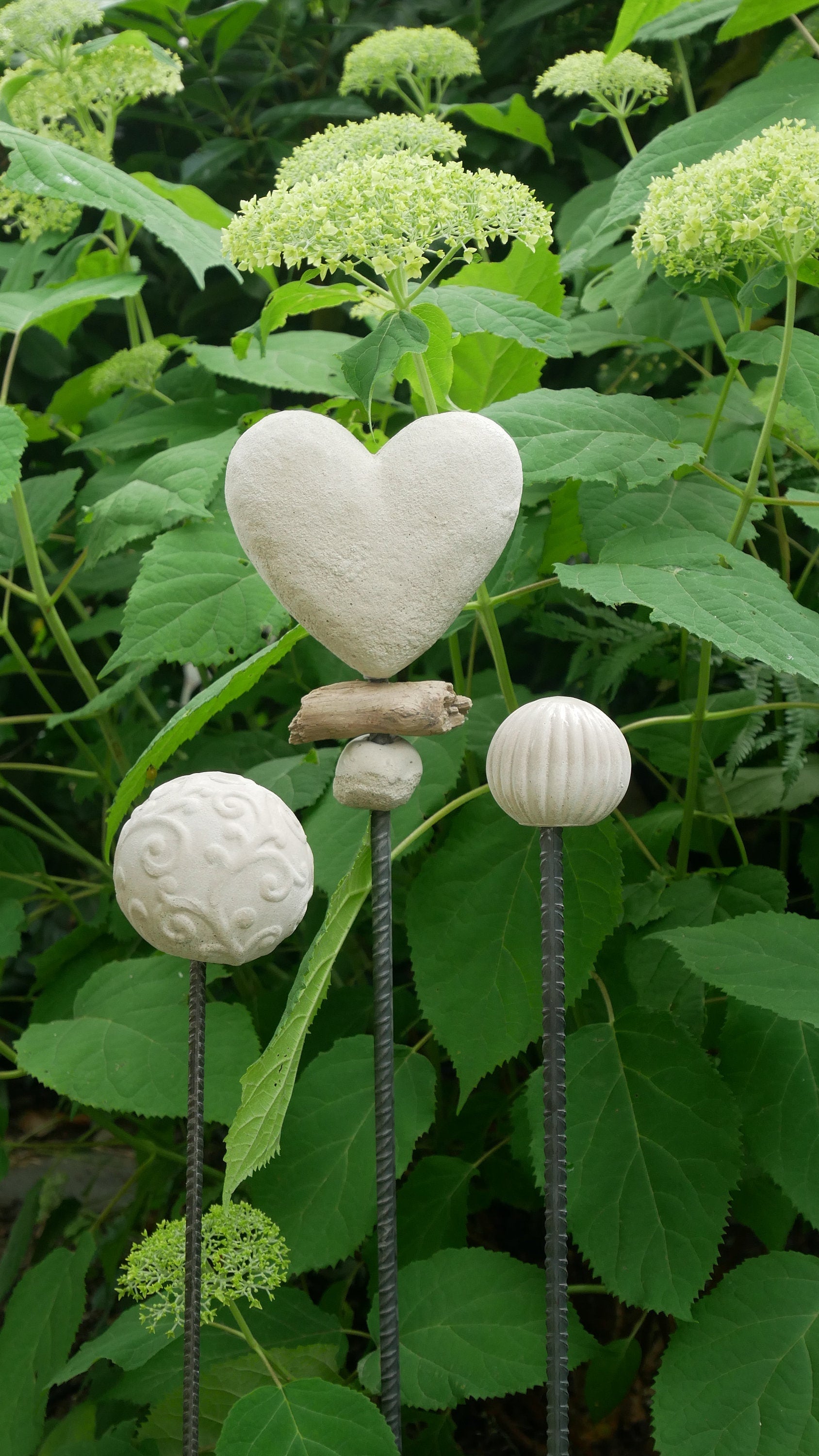 Deko Herz, Beton Herz, Gartendeko, Herz für den Garten, Dekoration, Grab Deko, Gartenstecker, 100029
