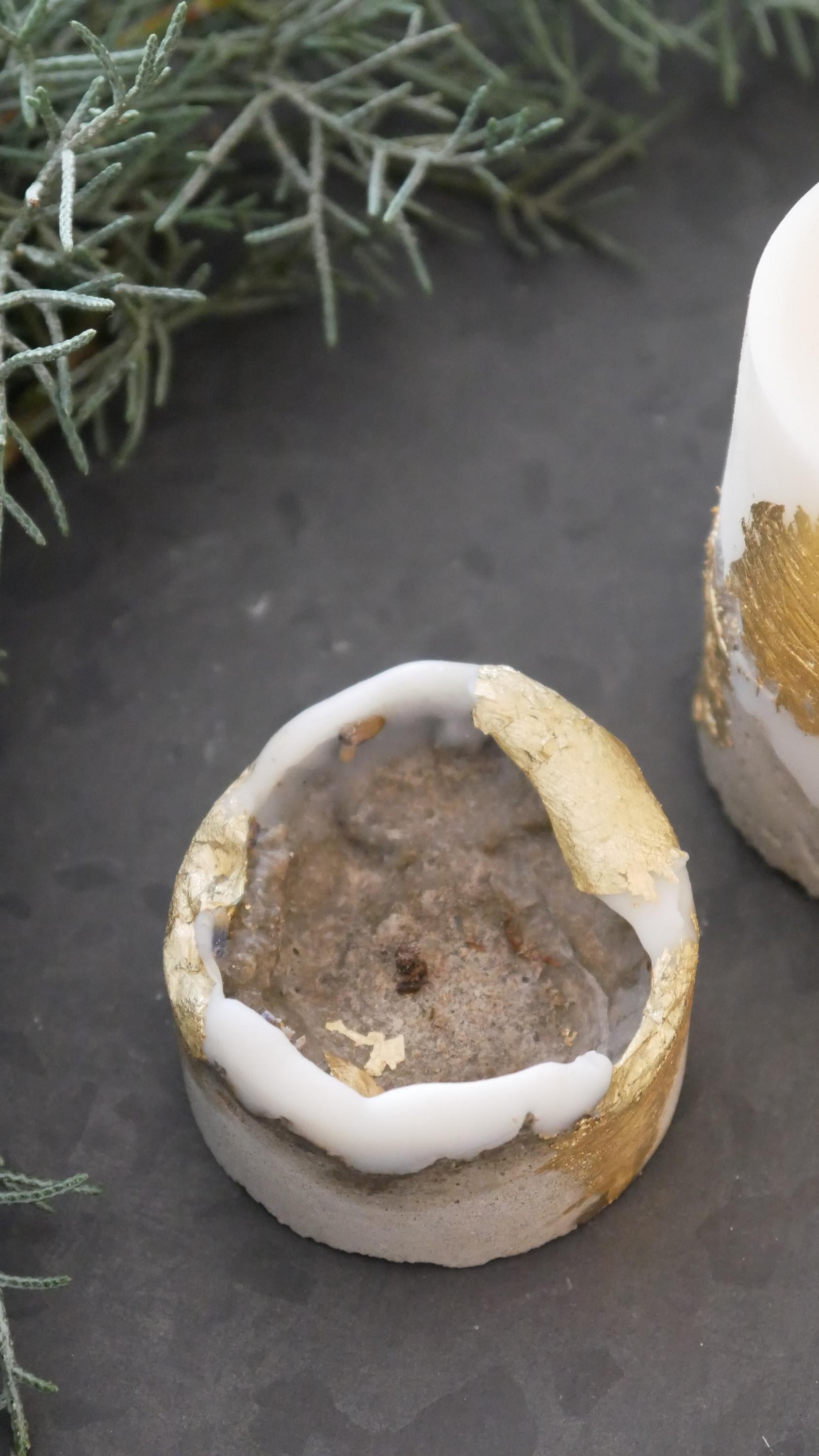 Betonkerze Gold, Weihnachtskerze, Betonlicht, Kerze, Tischdeko, Stumpenkerze, Blockkerze, goldene Kerze, 100032