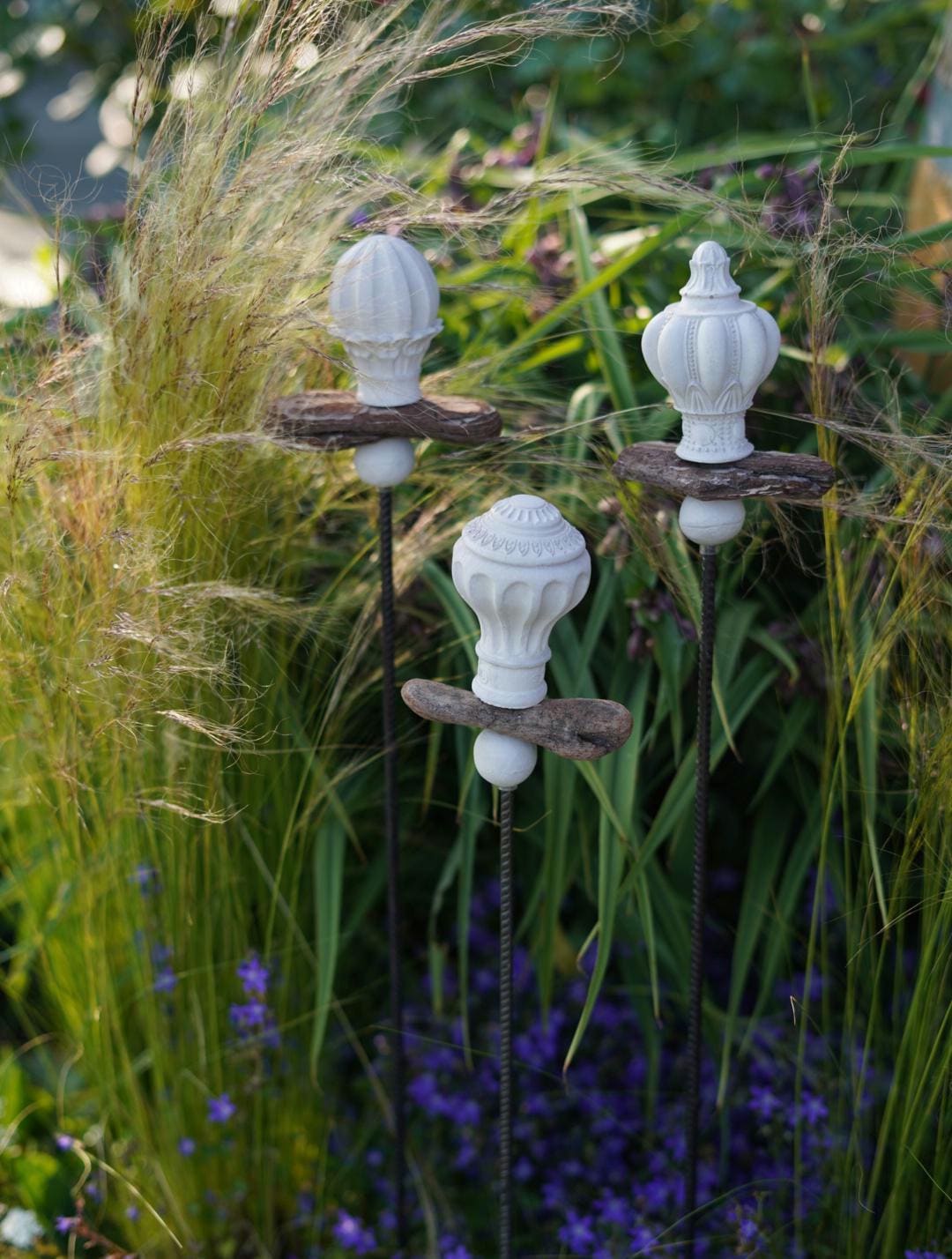 Deko Zierspitze, Beton Spitze, Gartendeko, Deko für den Garten MIT Holzstück und kleiner Kugel, Gartenstecker, 100023
