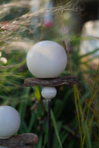 glatte Deko Kugel, Beton Kugel, Gartendeko, Kugel für den Garten MIT Holzstück und kleiner Kugel, Gartenstecker