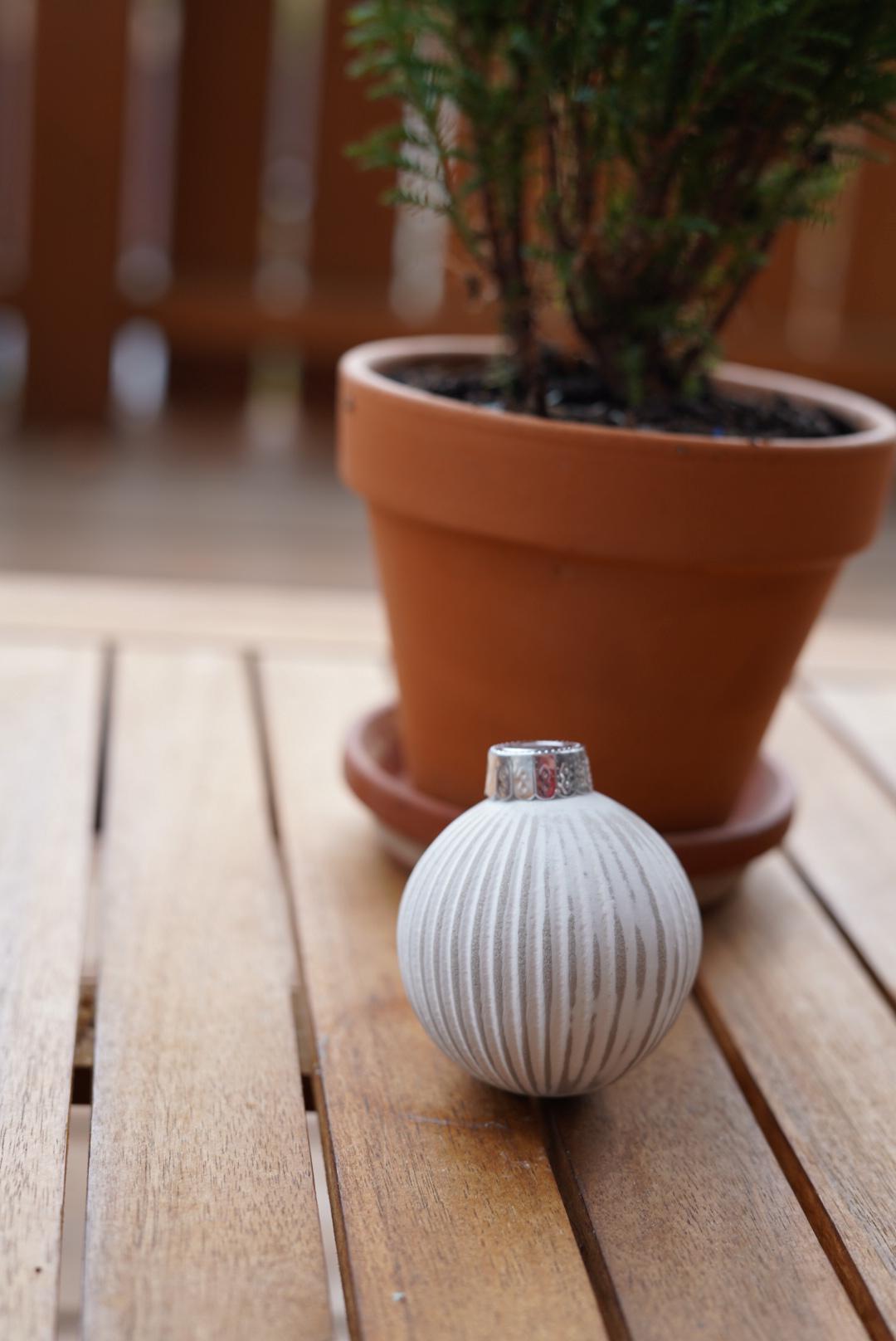 Christbaumkugel aus Beton, Beton Kugel, Beton Dekoration, Weihnachtsdekoration, weißlich