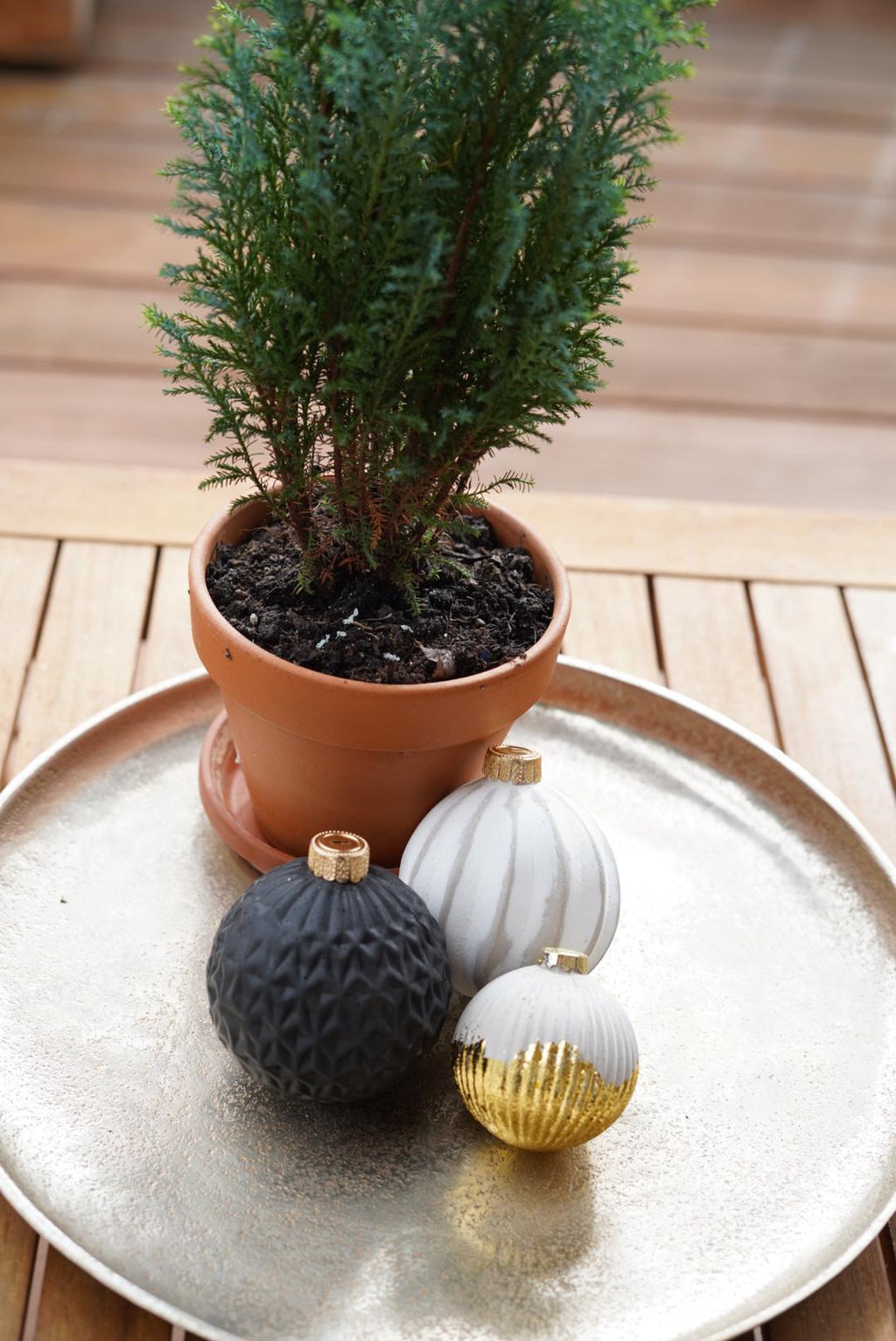 Christbaumkugel aus Beton, Beton Kugel, Beton Dekoration, Weihnachtsdekoration, weißlich