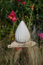 gemusterte Deko Spitze, Beton Kegel, Gartendeko, Kegel für den Garten MIT Holzstück, Gartenstecker, 100028