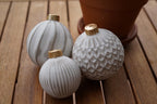 Christbaumkugel aus Beton, Beton Kugel, Beton Dekoration, Weihnachtsdekoration, weißlich
