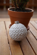 Christbaumkugel aus Beton, Beton Kugel, Beton Dekoration, Weihnachtsdekoration, weißlich