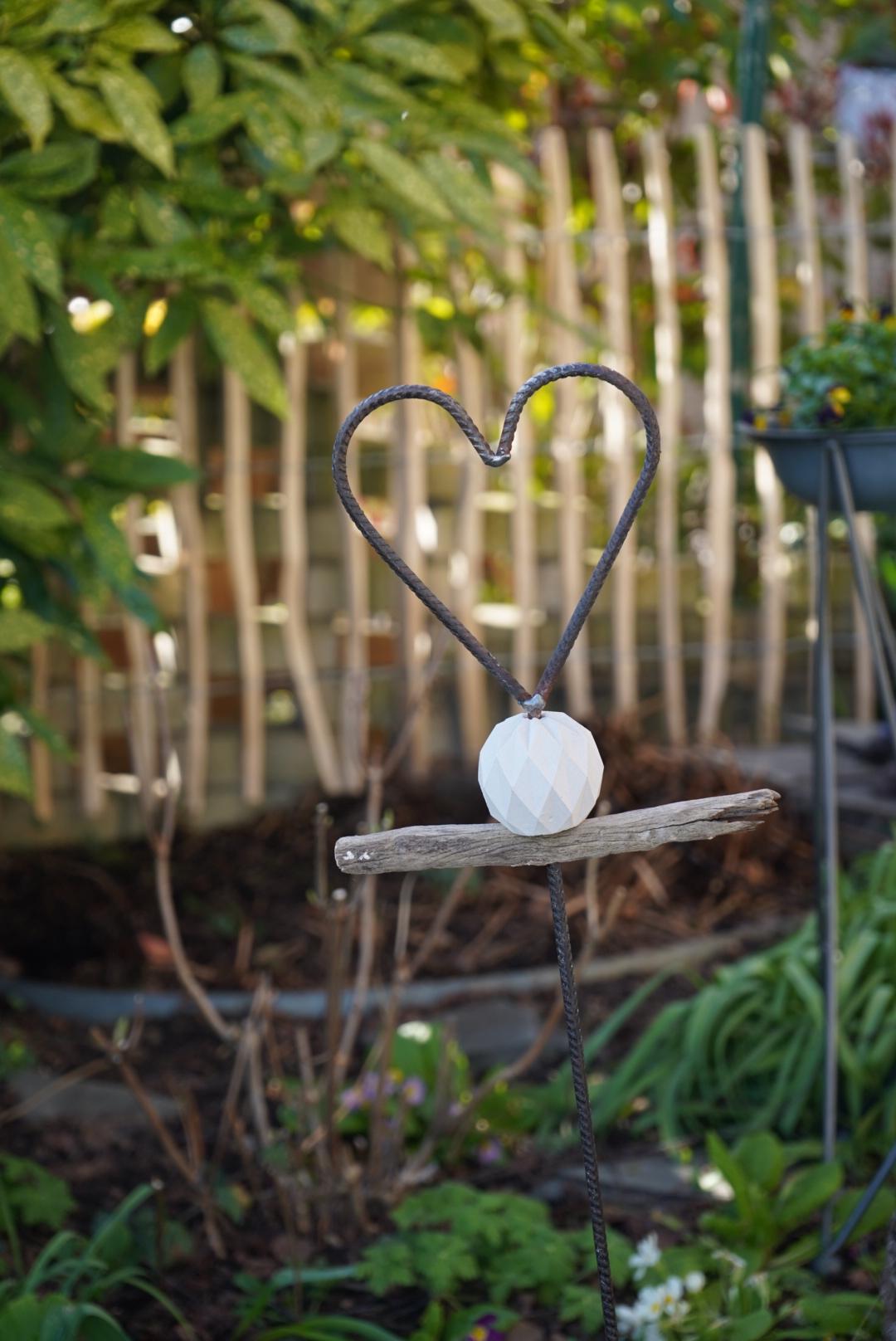 Baustahl Herz, Deko Herz, Gartenstecker Herz, Gartendeko, Stab für den Garten, 100027