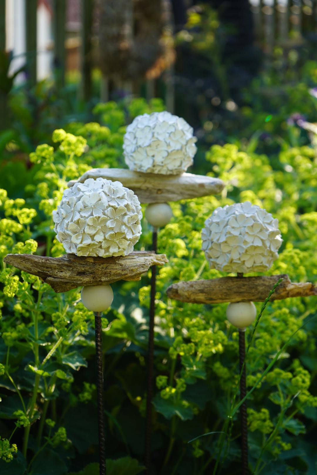 gemusterte Deko Kugel, Beton Kugel, Gartendeko, Kugel für den Garten MIT Holzstück und kleiner Kugel, Gartenstecker, shabby, hygge