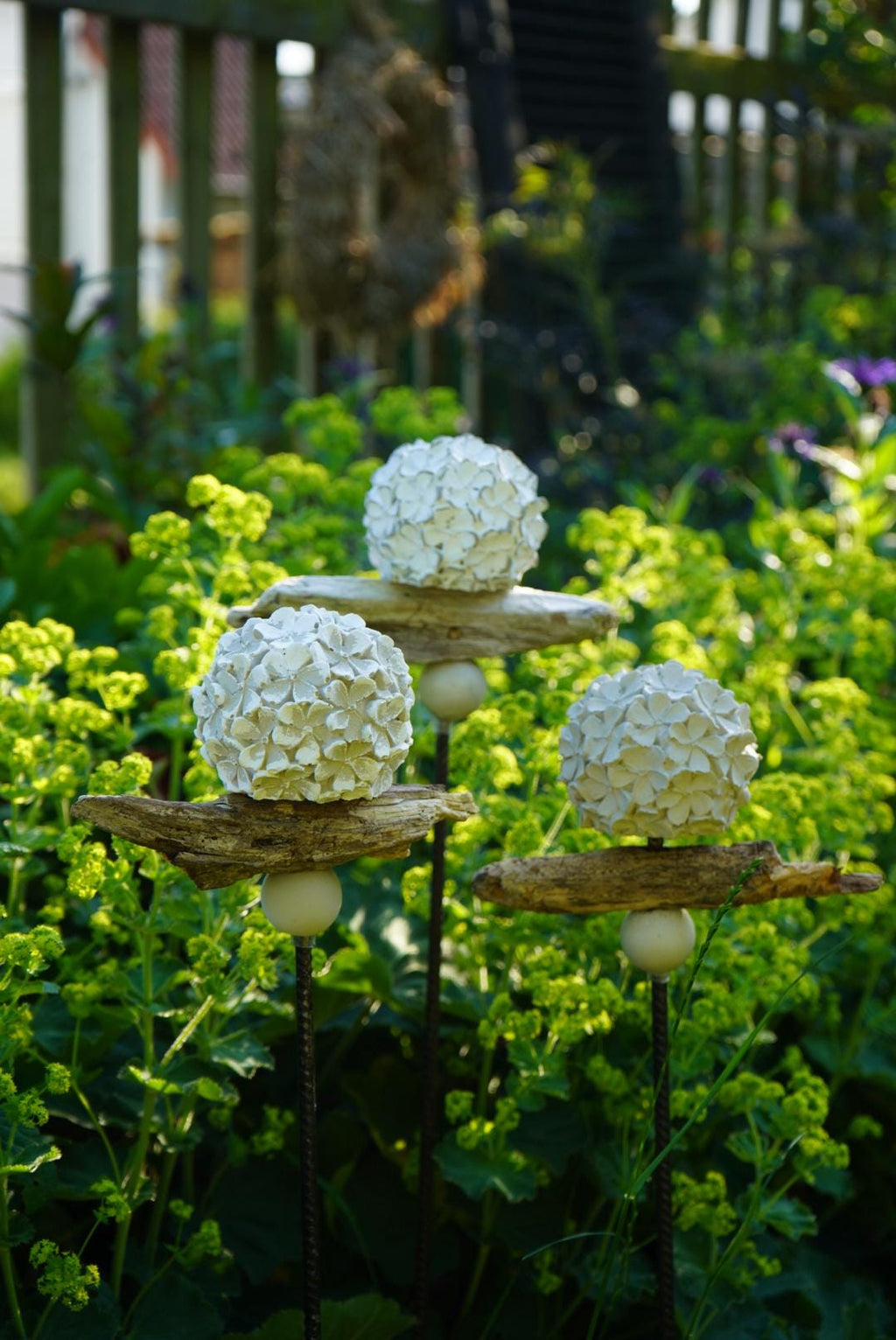 gemusterte Deko Kugel, Beton Kugel, Gartendeko, Kugel für den Garten MIT Holzstück und kleiner Kugel, Gartenstecker, shabby, hygge
