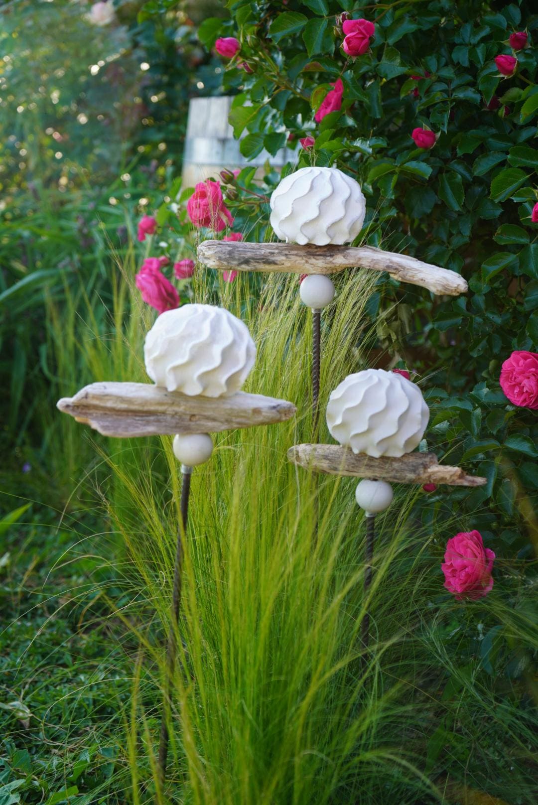 gemusterte Deko Kugel, Beton Kugel, Gartendeko, Kugel für den Garten MIT Holzstück und kleiner Kugel, Gartenstecker, shabby, hygge