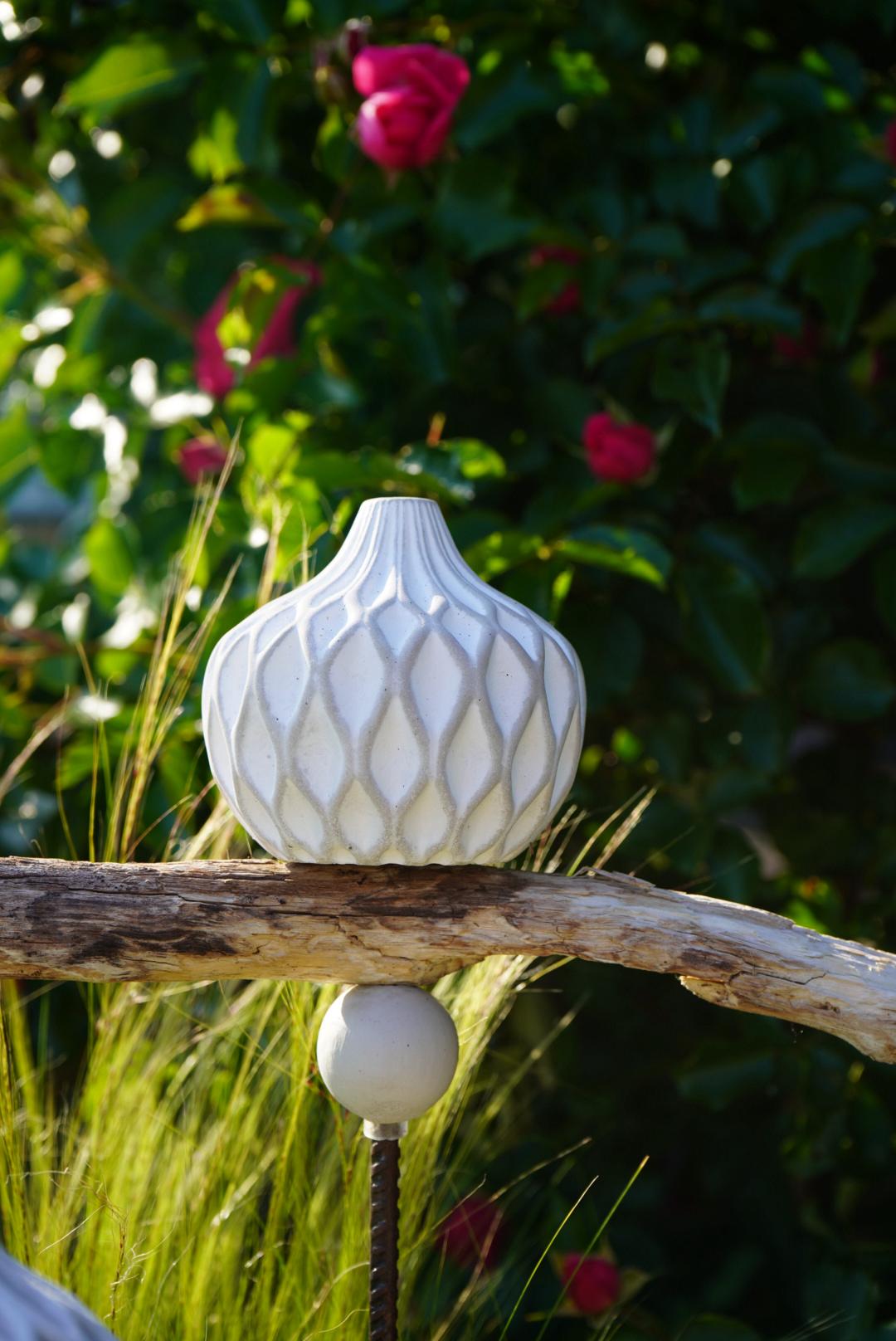 gemusterte Deko Kugel, Beton Kugel, Gartendeko, Kugel für den Garten MIT Holzstück und kleiner Kugel, Gartenstecker, shabby, hygge