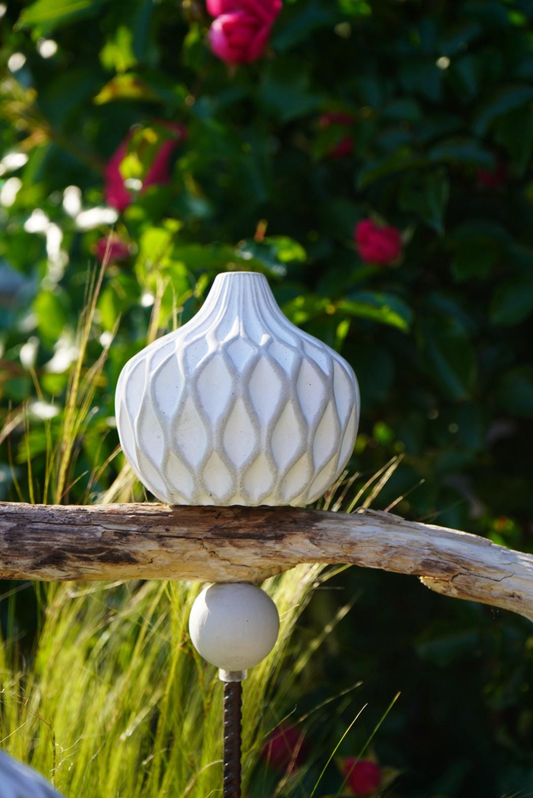 gemusterte Deko Kugel, Beton Kugel, Gartendeko, Kugel für den Garten MIT Holzstück und kleiner Kugel, Gartenstecker, shabby, hygge