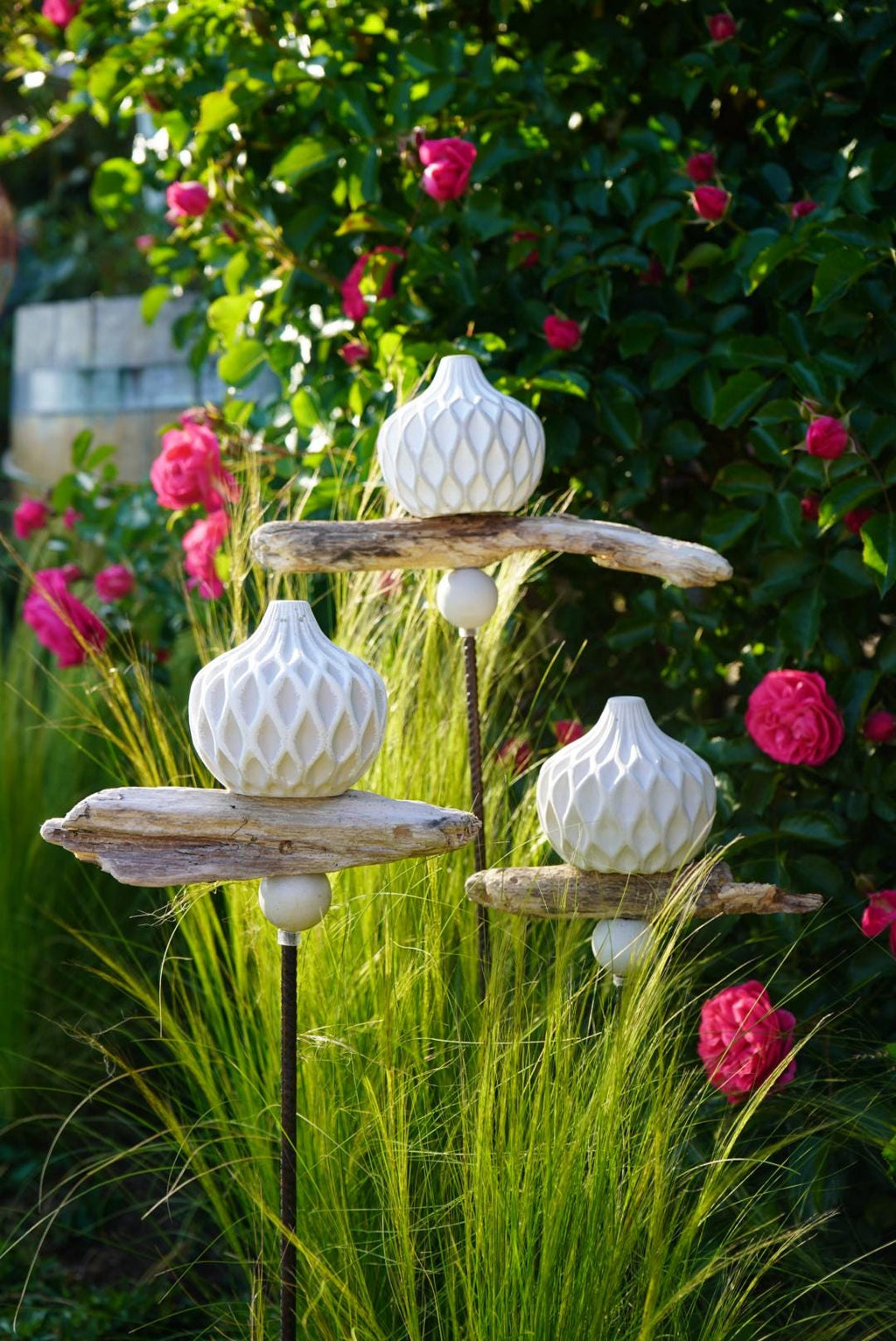 gemusterte Deko Kugel, Beton Kugel, Gartendeko, Kugel für den Garten MIT Holzstück und kleiner Kugel, Gartenstecker, shabby, hygge