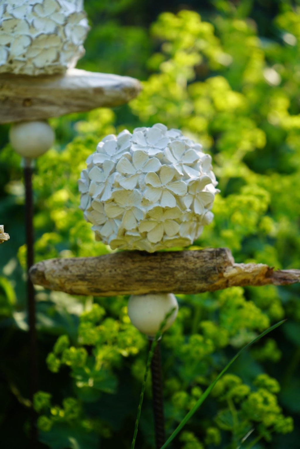 gemusterte Deko Kugel, Beton Kugel, Gartendeko, Kugel für den Garten MIT Holzstück und kleiner Kugel, Gartenstecker, shabby, hygge