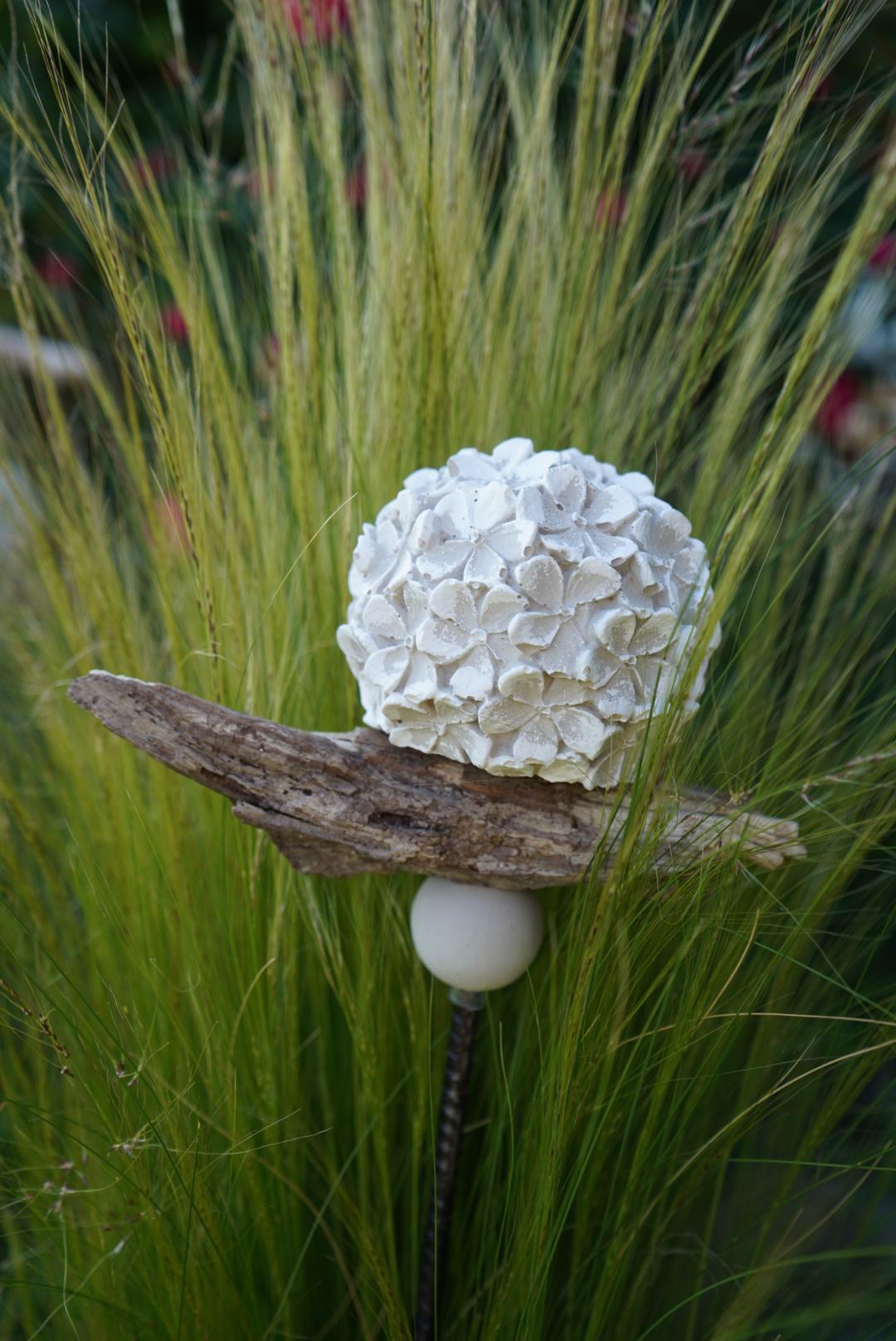 gemusterte Deko Kugel, Beton Kugel, Gartendeko, Kugel für den Garten MIT Holzstück und kleiner Kugel, Gartenstecker, shabby, hygge
