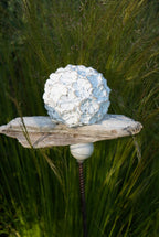 gemusterte Deko Kugel, Beton Kugel, Gartendeko, Kugel für den Garten MIT Holzstück und kleiner Kugel, Gartenstecker, shabby, hygge