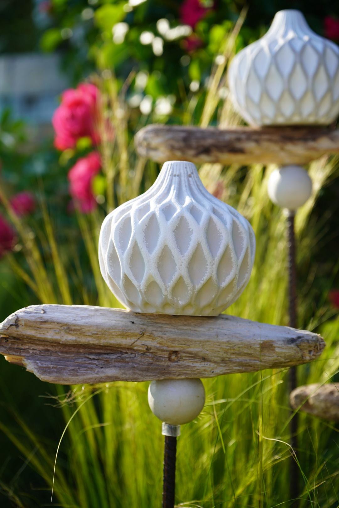 gemusterte Deko Kugel, Beton Kugel, Gartendeko, Kugel für den Garten MIT Holzstück und kleiner Kugel, Gartenstecker, shabby, hygge
