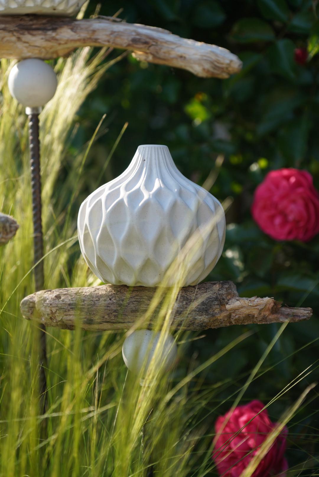 gemusterte Deko Kugel, Beton Kugel, Gartendeko, Kugel für den Garten MIT Holzstück und kleiner Kugel, Gartenstecker, shabby, hygge
