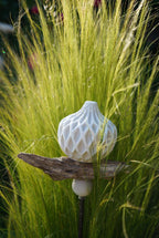 gemusterte Deko Kugel, Beton Kugel, Gartendeko, Kugel für den Garten MIT Holzstück und kleiner Kugel, Gartenstecker, shabby, hygge