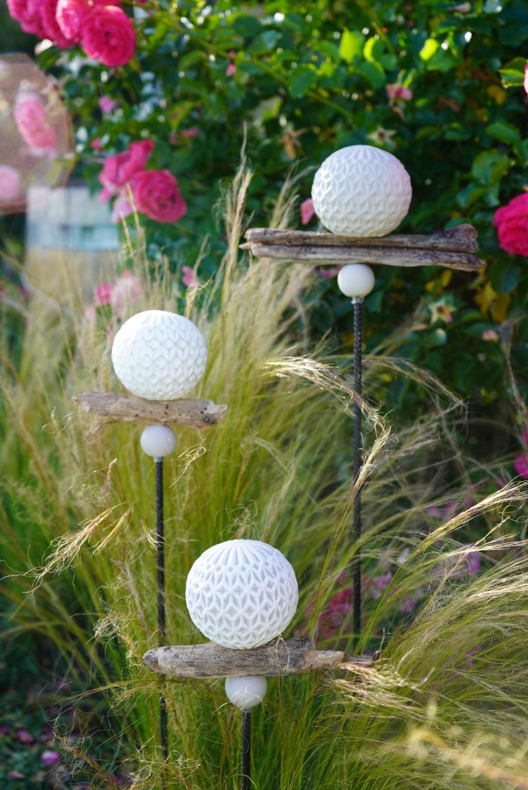 gemusterte Deko Kugel, Beton Kugel, Gartendeko, Kugel für den Garten MIT Holzstück und kleiner Kugel, Gartenstecker, shabby, hygge