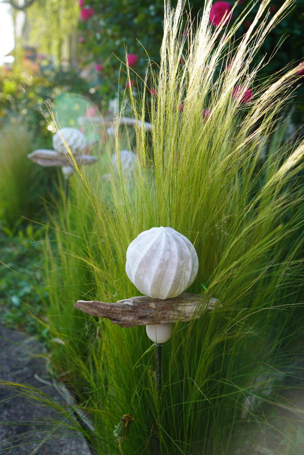 gemusterte Deko Kugel, Beton Kugel, Gartendeko, Kugel für den Garten MIT Holzstück und kleiner Kugel, Gartenstecker, shabby, hygge
