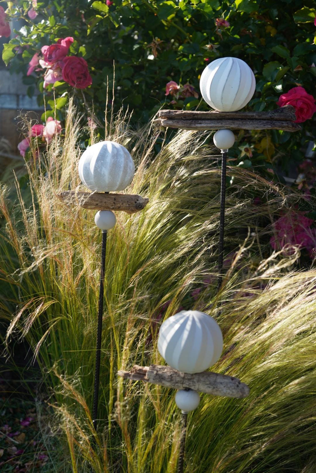 gemusterte Deko Kugel, Beton Kugel, Gartendeko, Kugel für den Garten MIT Holzstück und kleiner Kugel, Gartenstecker, shabby, hygge