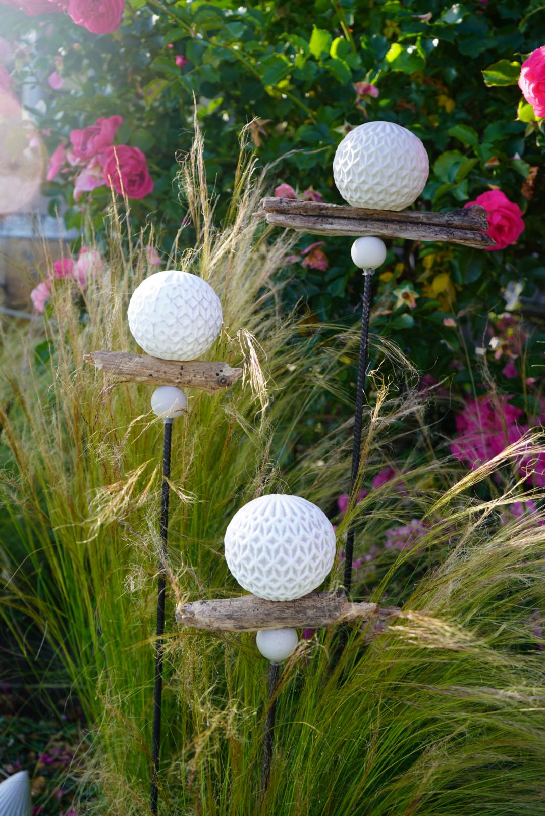 gemusterte Deko Kugel, Beton Kugel, Gartendeko, Kugel für den Garten MIT Holzstück und kleiner Kugel, Gartenstecker, shabby, hygge