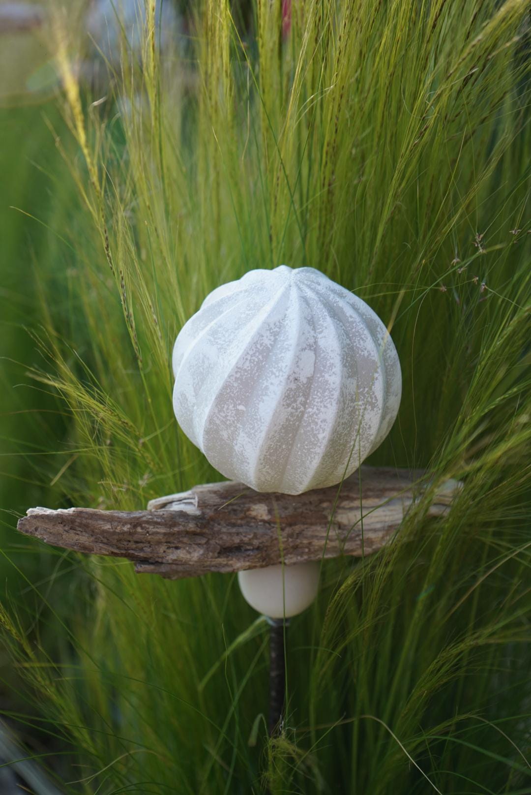 gemusterte Deko Kugel, Beton Kugel, Gartendeko, Kugel für den Garten MIT Holzstück und kleiner Kugel, Gartenstecker, shabby, hygge