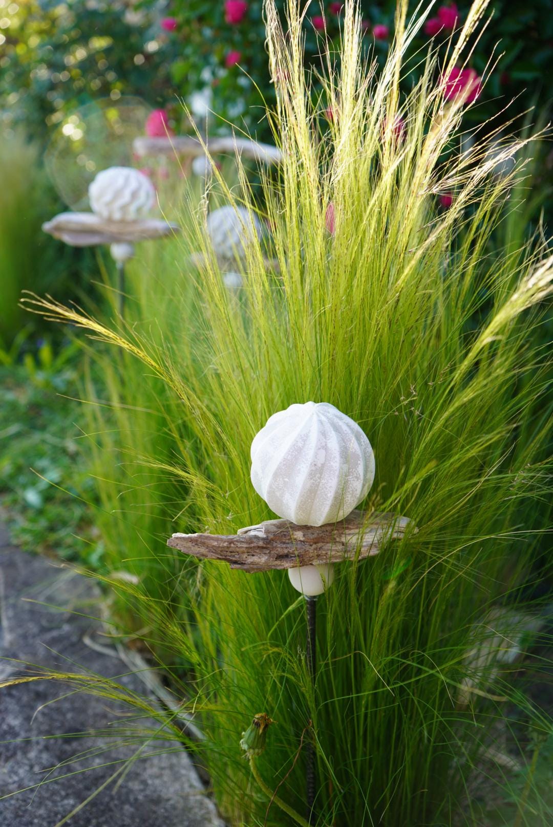 gemusterte Deko Kugel, Beton Kugel, Gartendeko, Kugel für den Garten MIT Holzstück und kleiner Kugel, Gartenstecker, shabby, hygge