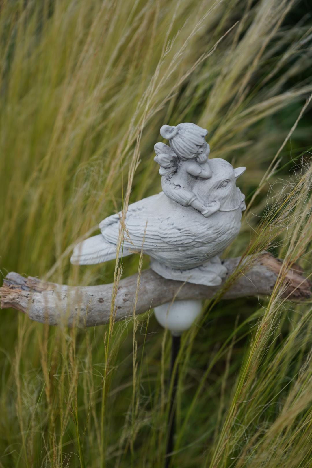 Deko Vogel, Beton Vogel, Gartendeko, Elfe, Gartenstecker mit Betonfigur, Baustahl, Blumenmädchen