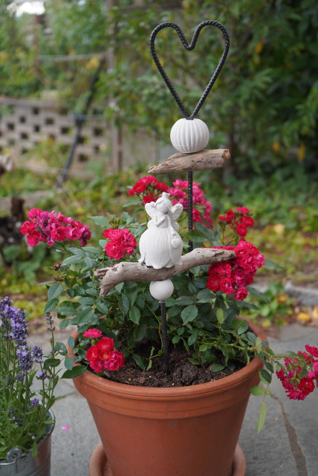 Deko Vogel, Beton Vogel, Gartendeko, Elfe, Gartenstecker mit Betonfigur, Baustahl, Blumenmädchen